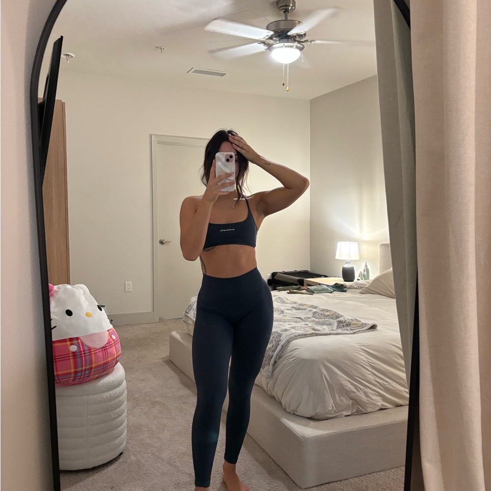 Alphalete Deep Blue Sports Bra and Leggings Set